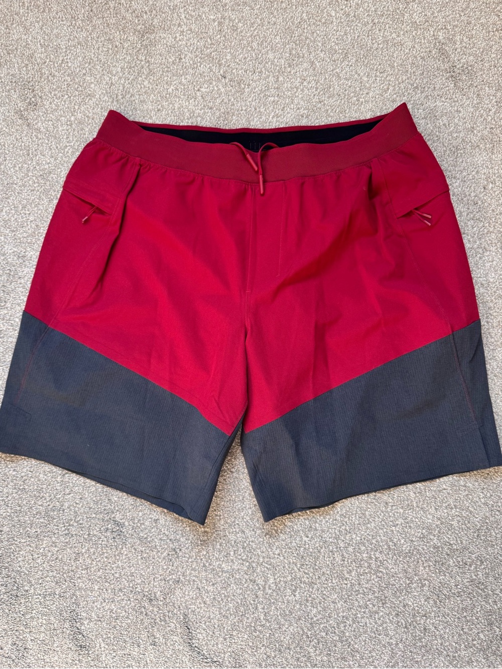 Mens Lululemon 8” Pool Shorts Size Large Lined Mesh Like New